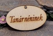  4cmx2,5cm lzervgott ovlis fa tbla, pirogrfos felirattal: Tanrnninek