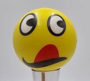  7cm tmrj smile labda 20cm-es fa beszr plcn: kinyjtott nyelv