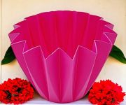  13cm tmrj, 9cm magas sokszg alak, vkony manyag kasp: magenta