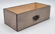  24cmx12cmx8cm-es pcolt, gynyr erezet fbl kszlt dekor-fik, antik fogantyval: patina szrke
