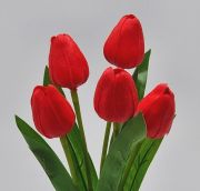  5 szlas csokor, 30cm hossz, 4,5-5cm-es fej, csodaszp, leth szilikon-gumi tulipn levllel: tzpiros