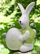  11cm magas, 8cm szles csodaszp fnyes porceln nyuszi, nagy tojssal: menta