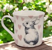  12cmx9cm-es, 330ml-es, mindkt oldaln csodaszpen festett porceln bgre: rzsaszn-fehr szvecsks-nyuszis